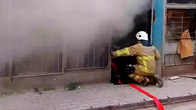 Kırıkkale'de Çift Yangın! Araç ve Depo Yandı