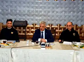Vali Makas'tan Gazetecilere 10 Ocak Kutlaması