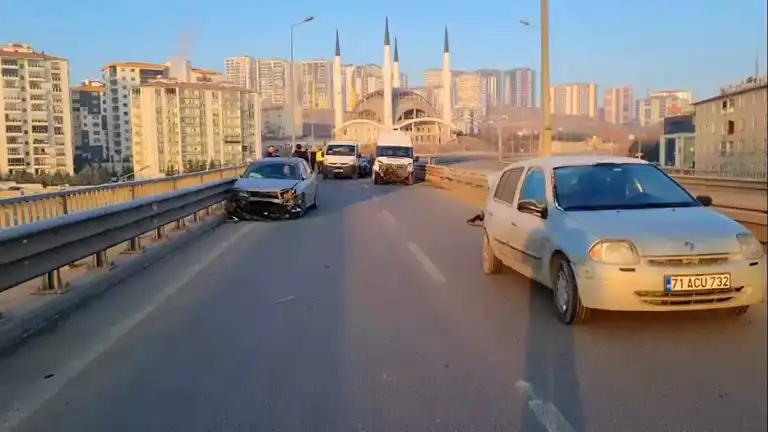 Kırıkkale'de Buzlanma: 6 Yaralı